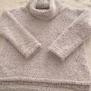 Fuzzy fluffy turtleneck size Med.